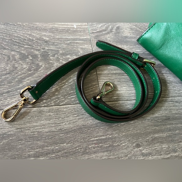 Michael Kors Hamilton Padlock and Key Traveller Bag in Gooseberry Green. - Picture 13 of 16